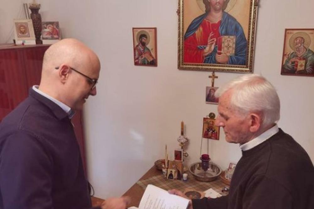 VUČEVIĆ U POSETI LOGORAŠU: Slušajući priču deke Dušana shvatio sam zašto je Jasenovac NAJSKUPLJA srpska reč (FOTO)