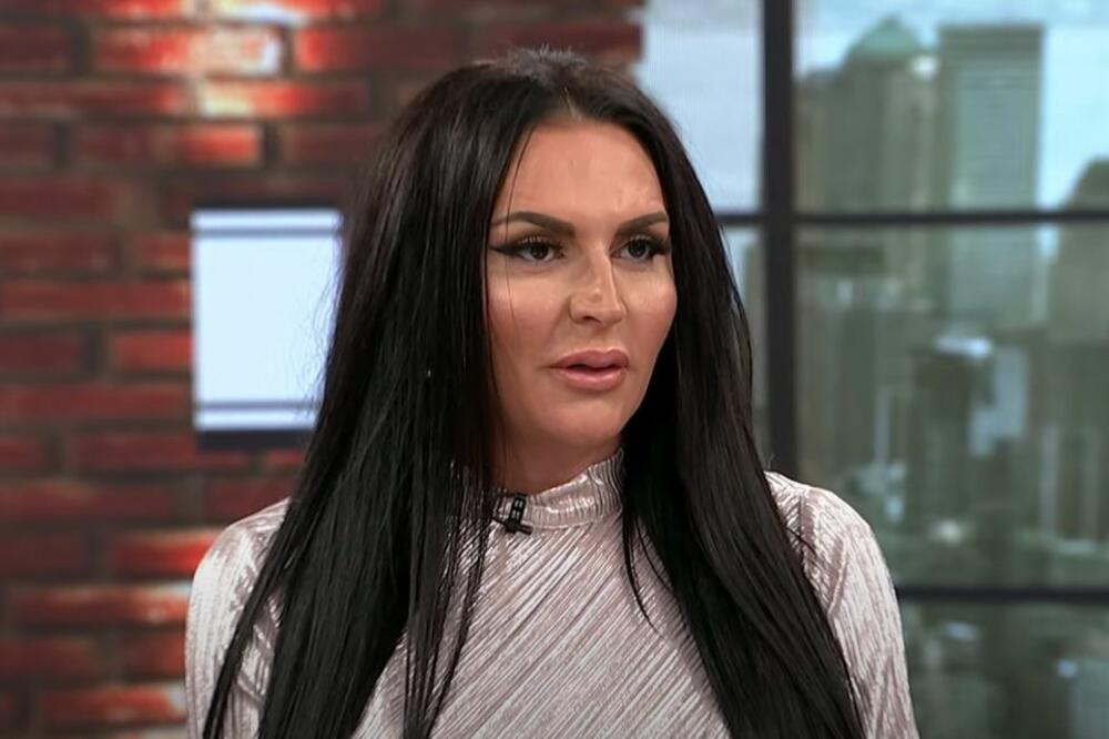 KONTROVERZNA PEVAČICA JAVNO PRIZNALA DA SE BAVI PROSTITUCIJOM, A SADA ŽELI I LEGALNO: Spominje MILIONSKU ZARADU!