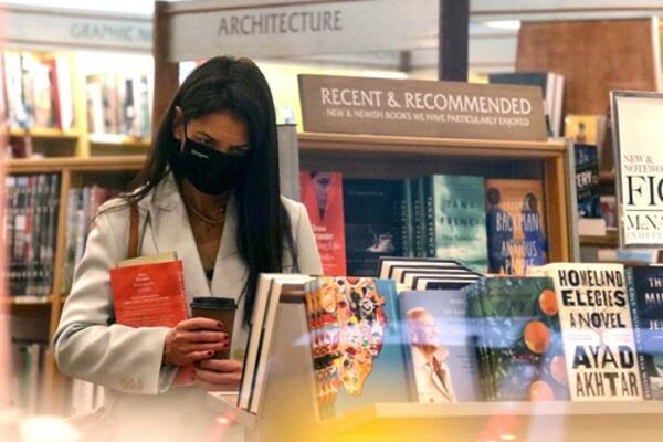 TRAŽE JE TAJNE SLUŽBE I SOFTVERI, PRATE JOJ RAČUNE... Ko je Elena Ferante - najmisterioznija ŽENA današnjice?