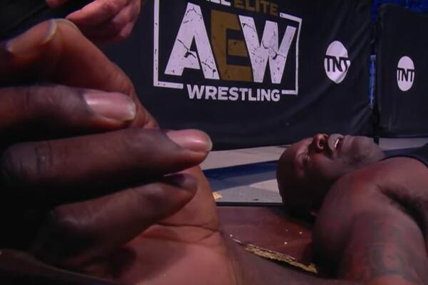 ŠAKIL O'NIL NAKON ČETIRI GODINE PONOVO U RINGU: Proleteo je kroz sto i ostao da leži! (VIDEO)