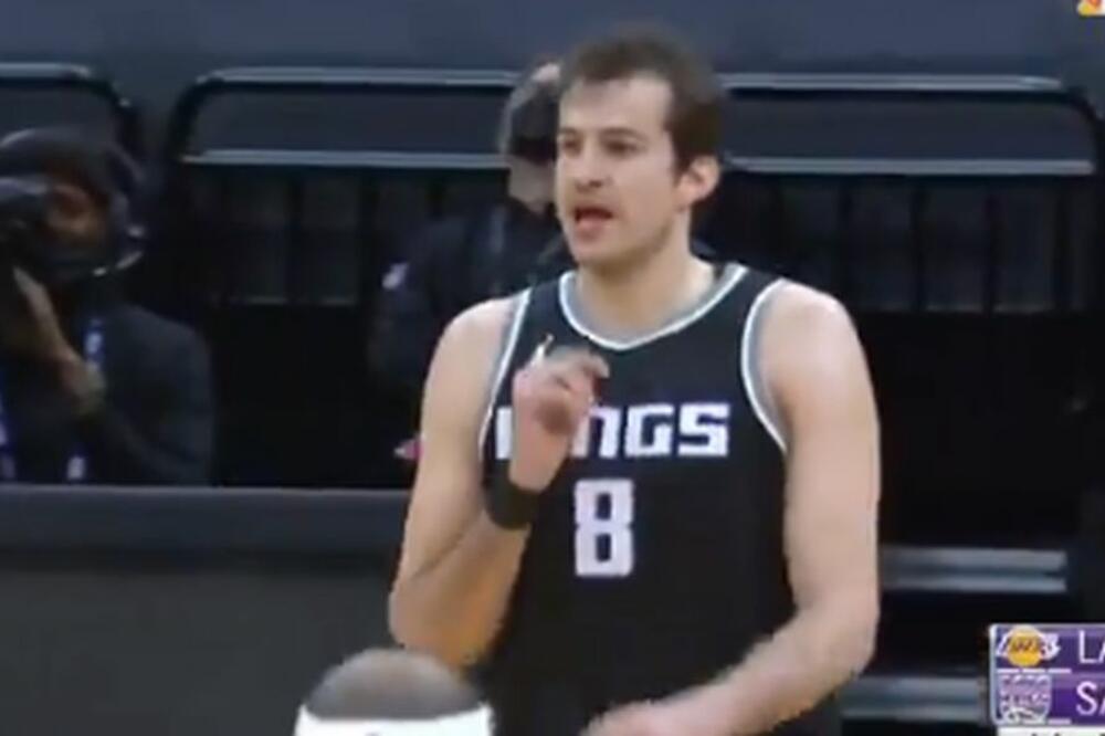 J****U TE JA U USTA! Bjelica ubacio trojku pa sočno psovao igrača Lejkersa i pretio mu prstom! (VIDEO)