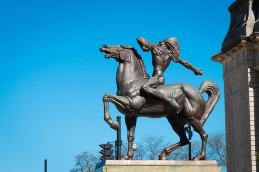 SKANDAL, HOĆE DA UKLONE LEGENDARNU SKULPTURU NAJVEĆEG JUGOSLOVENSKOG VAJARA! Suluda inicijativa u ČIKAGU