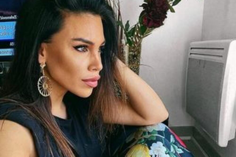 "SIROMAŠNA SAM"KAJA PRIZNALA DA KAO SAMOHRANA MAJKA NE MOŽE DA ISPRATI ĆERKINE ZAHTEVE: Nije joj lako ali se trudi!