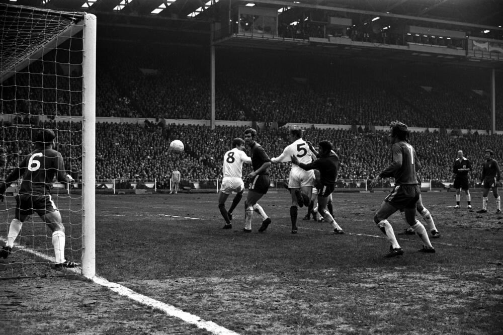 S NJIM SE U ENGLESKOJ ZAVRŠILO, ONO ŠTO JE U JUGI SA MILKOM POČELO! Preminuo fudbaler Mančestera i Liverpula