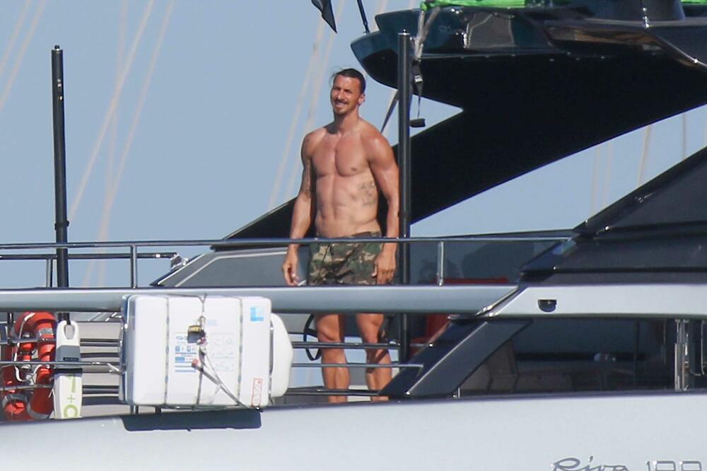 IBRA SE UOČI SANREMA ŠEPURIO NA JAHTI OD 20 MILIONA EVRA: Luksuzno plovilo ima i fudbalski teren! (VIDEO)