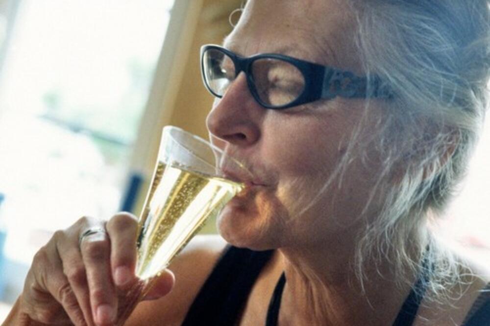 ZNATE LI DA SAMI MOŽETE IZRAČUNATI KOLIKO PROMILA ALKOHOLA IMATE? Sve zavisi od KILAŽE, ali i od POLA!