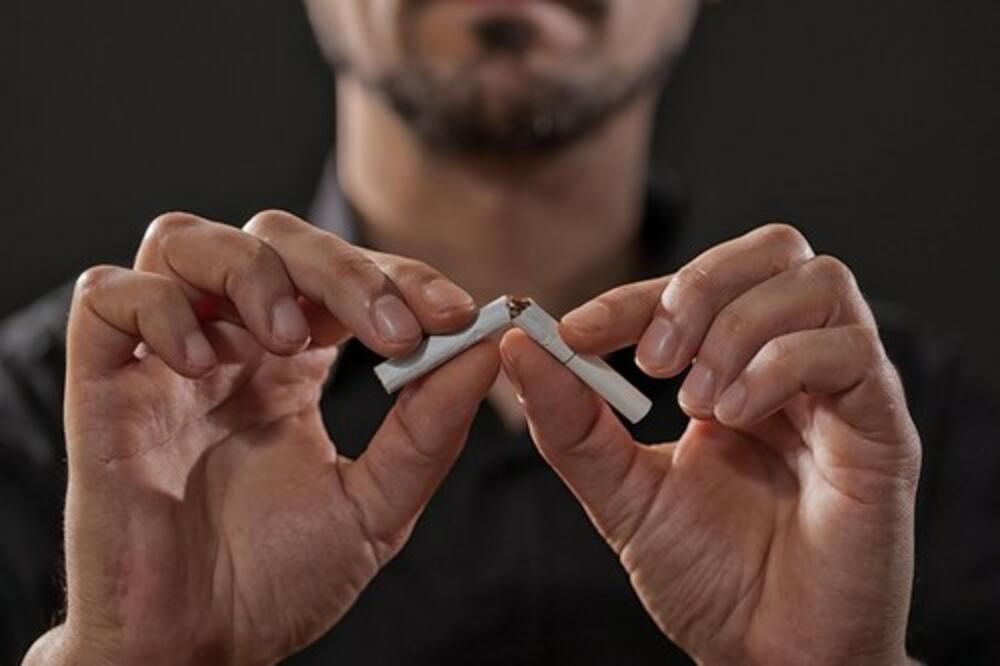 RETKO MOGU DA OD NIKOTINSKOG ZAVISNIKA NAPRAVE NEPUŠAČA: Ovaj način TEŠKO da će vam POMOĆI