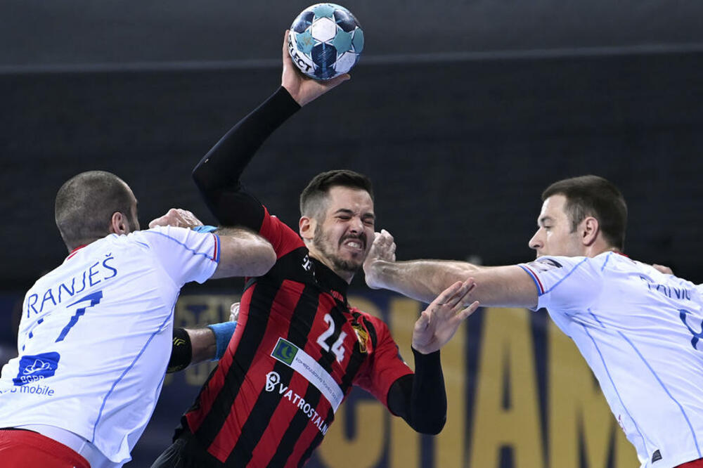 PRIJAVILI 30 GLEDALACA, NA TRIBINAMA SKORO 200! Policija na poluvremenu prekinula meč Lige šampiona