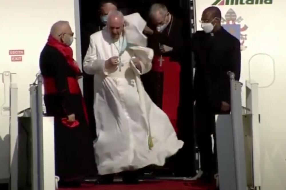 PAPA FRANJA SLETEO U IRAK: Uveden policijski čas tokom četvorodnevne ISTORIJSKE POSETE! (VIDEO)