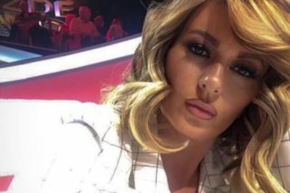 VIKI MILJKOVIĆ KONAČNO POKAZALA ONO ŠTO TERA NA GREH: Snimala se, a onda je telefon BLJESNUO na njenu INTIMU!(FOTO)