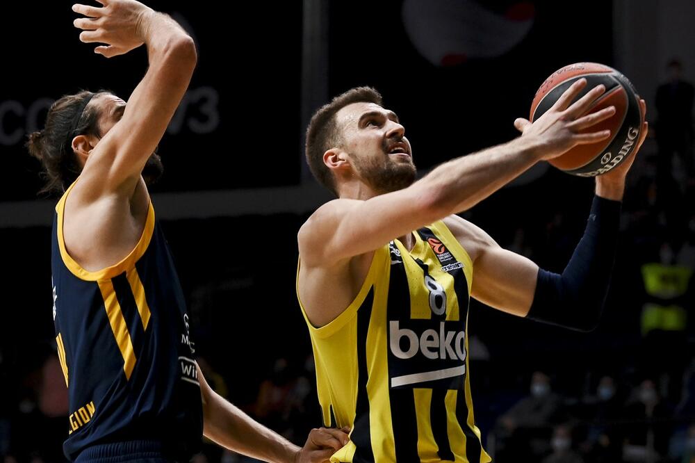 GUDURIĆ U POSLEDNJIM SEKUNDAMA REŠIO MEČ: Mirotić na jubileju preživeo pravu dramu, ali na kraju slavio!