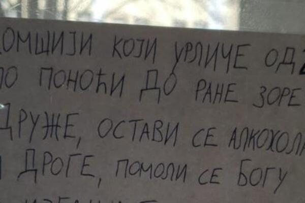 IZBACI TE DEMONE IZ SEBE RADOM, A NE VRIŠTANJEM, OSTAVI SE DROGE: U zgradi osvanula hit poruka Novosađanina (FOTO)