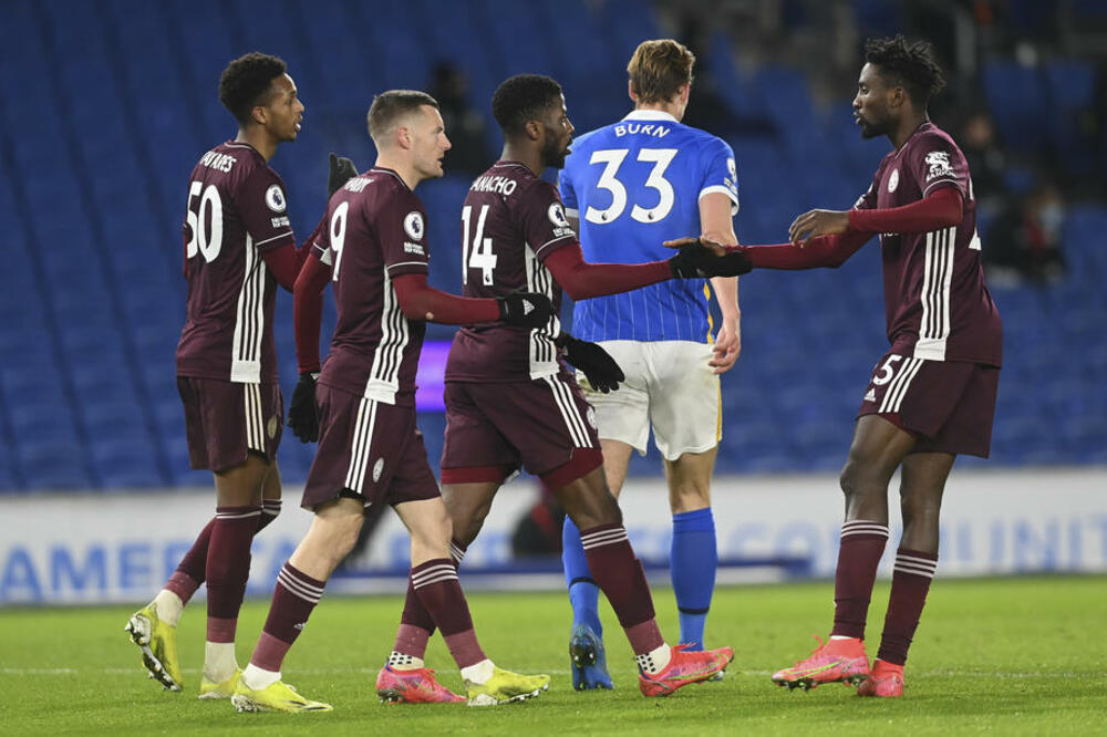 ARSENAL KIKSNUO PROTIV BARNLIJA: KONAČNO POBEDA "SVETACA", LESTER preokretom do pobede nad BRAJTONOM (VIDEO)