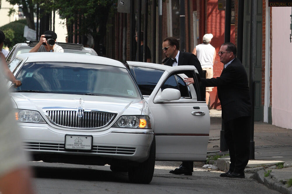POZNATI GLUMAC SE IZNENADA OŽENIO: Odmah se oglasio, a tek da vidite MLADU! (FOTO)