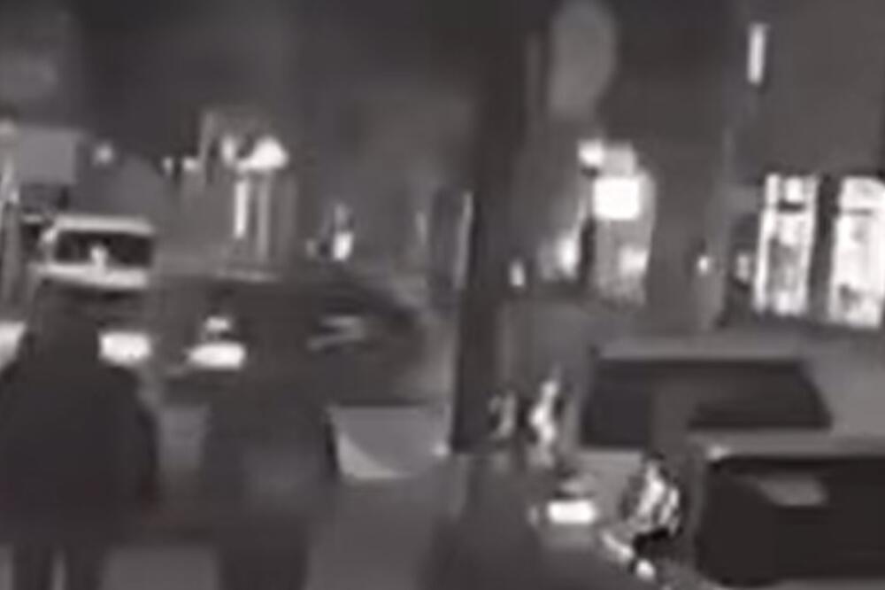 ISPLIVAO SNIMAK STRAŠNOG UDESA U JAGODINI! Prolaznici ostali skamenjeni, sve se odigralo za sekund (VIDEO)