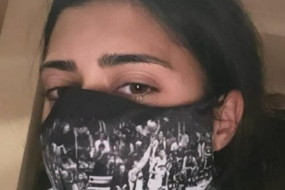 OLGA DANILOVIĆ IMA SPECIJALNO NAPRAVLJENU ZAŠTITNU MASKU: Tata sigurno puca od ponosa! (FOTO)