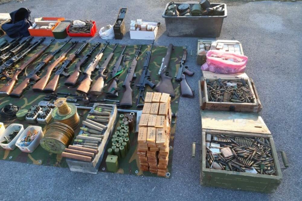 SISAK: Muškarac predao 32,15 kilograma eksploziva policiji!