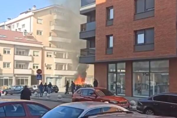 POŽAR U BANJALUCI: Vatrena stihija progutala automobil (VIDEO)