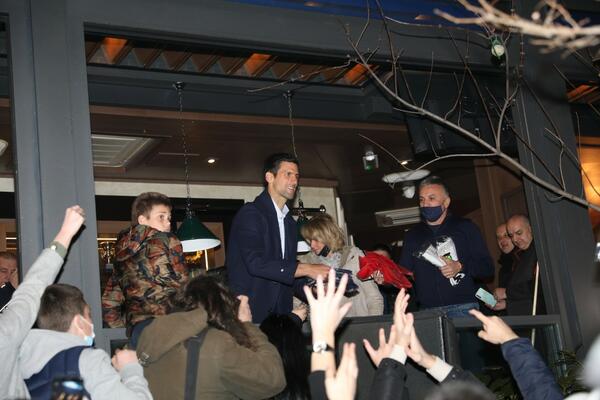 STIGAO I NOVAK: Beograd proslavlja rekord Đokovića - Veliki broj ljudi se okupio na Novom Beogradu!