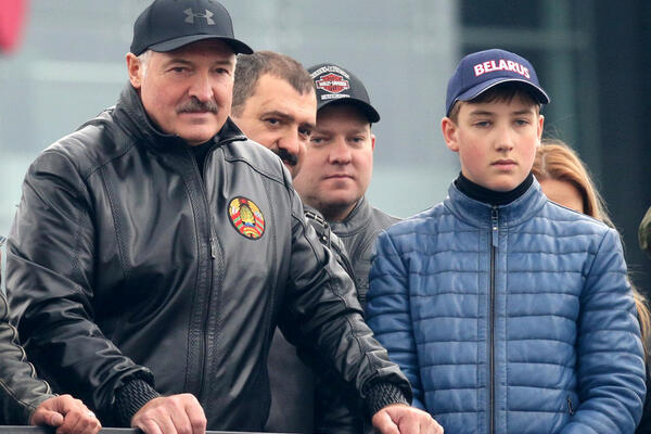 MOK NE PRIZNAJE LUKAŠENKA ZA PREDSEDNIKA: Zameraju ocu i sinu tretman protestanata u Belorusiji!