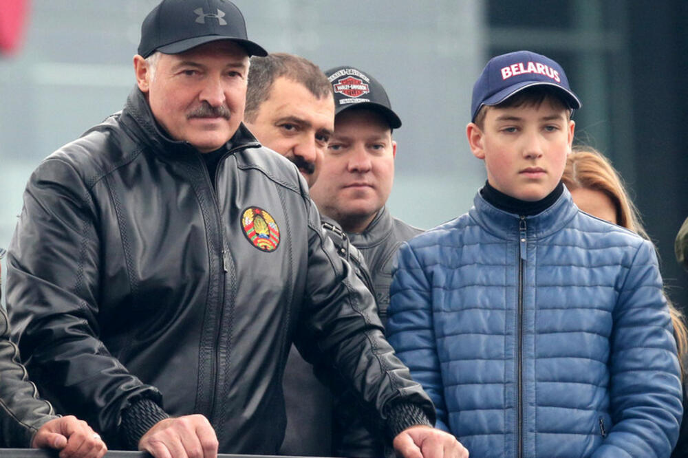 MOK NE PRIZNAJE LUKAŠENKA ZA PREDSEDNIKA: Zameraju ocu i sinu tretman protestanata u Belorusiji!