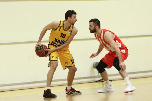 ZVEZDA PREBRODILA SPLIT, VOLDEN BIO NEZAUSTAVLJIV! Crveno-beli izjednačen meč rešili u poslednjoj deonici (VIDEO)