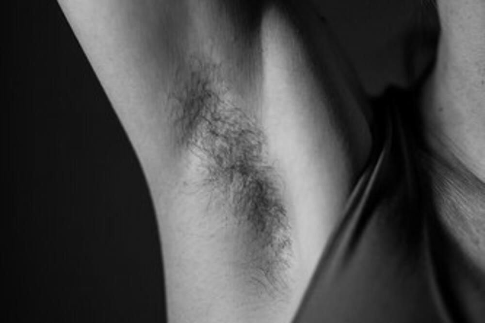 PANIKA MEĐU MUŠKARCIMA - SLIKE NAJLEPŠIH ŽENA ŠOKIRALE SVET: Odlučile da se više NE DEPILIRAJU I NE BRIJU! (FOTO)