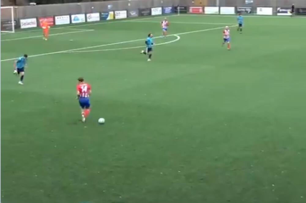 ALI ZAŠTO SI TO URADIO?! IZVEO JE NAJBESKORISNIJI DRIBLING IKADA: Komentator se zacenio od smeha! (VIDEO)