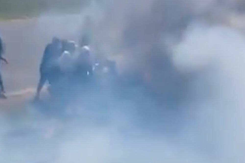 IZVUKLI VOZAČA IZ AUTA U PLAMENU: Jeziva nesreća na trci! Posle udarca u zid bolid se zapalio! HEROJSKI ČIN KOLEGE!