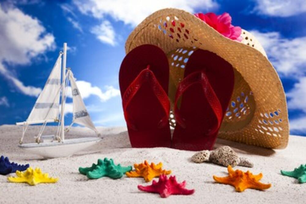 MIKONOS papuče OSVAJAJU SVET: Ovi modeli OBUĆE će biti totalni hit u 2021. godini (FOTO)