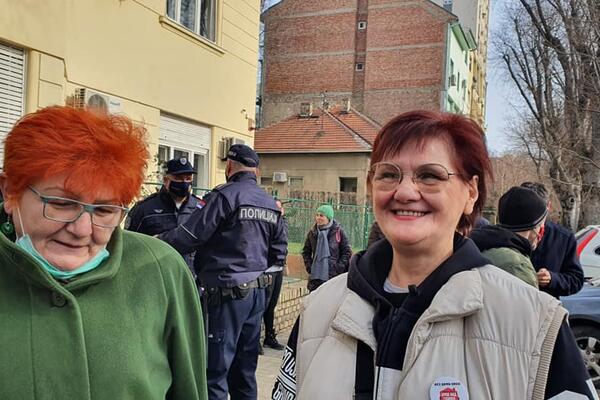 SPREČENA LICITACIJA STANA LIDIJE MOLNAR: Krov i solidarni građani pobedili IZVRŠITELJE! (FOTO)