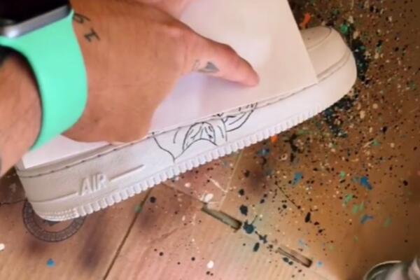 UNIKATNI DIZAJN: Svet poludeo za oslikanim PATIKAMA umetnika Erika Guzona (FOTO/VIDEO)