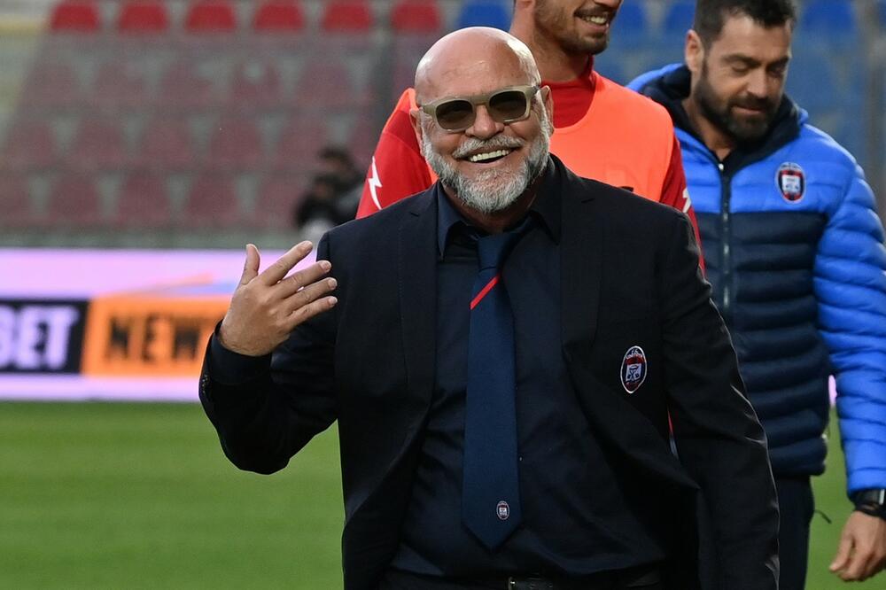 SUSPENDOVAN ZBOG BOGOHULJENJA: Trenera Krotonea očekuje velika kazna!