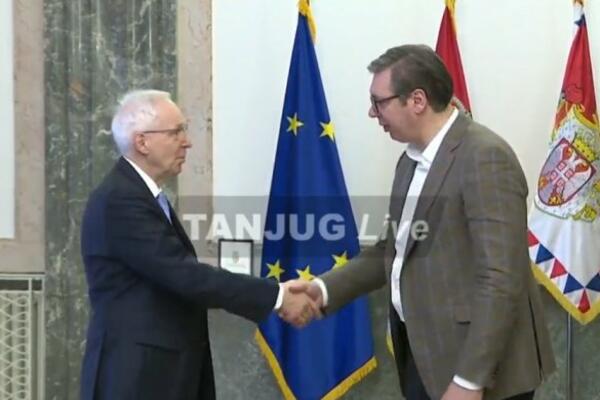 UNAPREĐENJE SARADNJE IZMEĐU SRBIJE I RAZVOJNE BANKE SAVETA EVROPE: VUČIĆ uručio odlikovanje guverneru Rolfu!