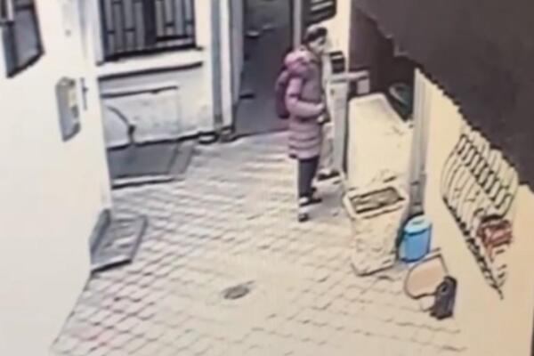 BEOGRAĐANI, ČUVAJTE SVOJE PATIKE: Dobro ste pročitali, lopovi haraju SAMIM CENTROM, ne biraju vreme (VIDEO)