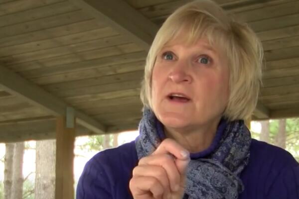 ŽENA ŽELELA DA OTKRIJE KO JOJ JE BIOLOŠKI OTAC: Nije mogla ni da pretpostavi da će je potraga dovesti do liste FBI!