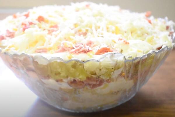 PORED NJE ZABORAVIĆETE NA RUSKU I MIMOZU: Ova KREMASTA SALATA će postati omiljena na VASKRŠNJOJ TRPEZI