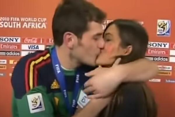 KAKAV ŠOK! CELA PLANETA IH JE OBOŽAVALA POSLE POLJUPCA PRED KAMERAMA: 11 godina kasnije razvodi se omiljeni par!