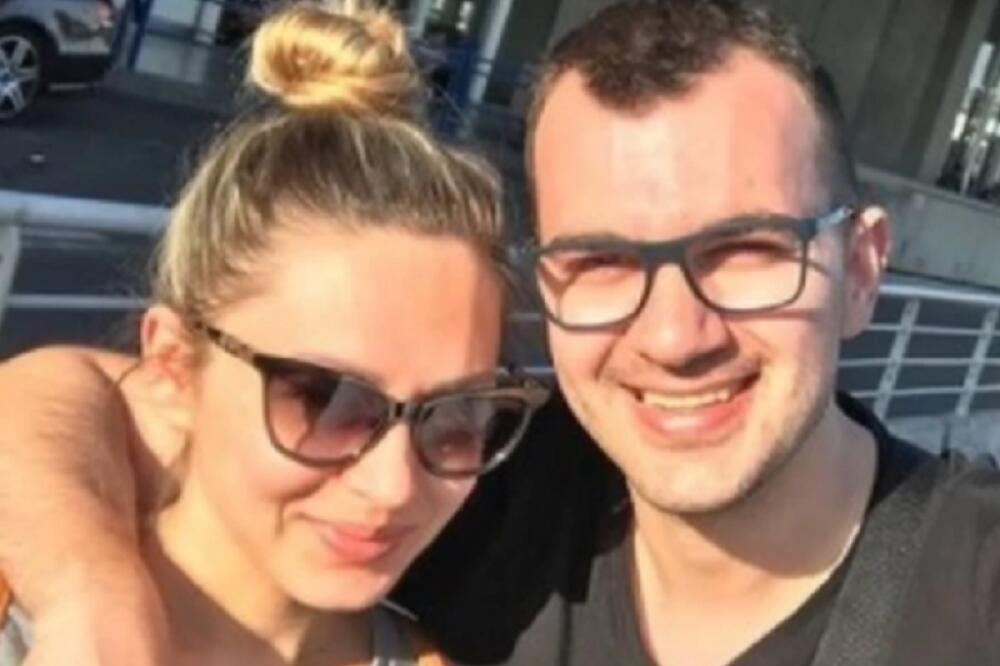 RADOSNE VESTI U DOMU PEVAČA! SUPRUGA MU PONOVO TRUDNA: Otkrili i pol bebe! (FOTO)