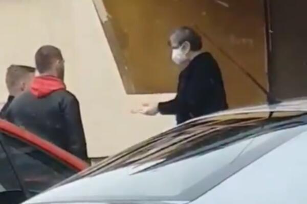 ŠTA JE OVO? Isplivao snimak gde se vidi kako Milova partija kupuje glasove pred izbore? (VIDEO)