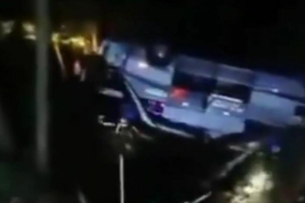 PREVRNUO SE AUTOBUS U INDONEZIJI, 27 mrtvih! (VIDEO)