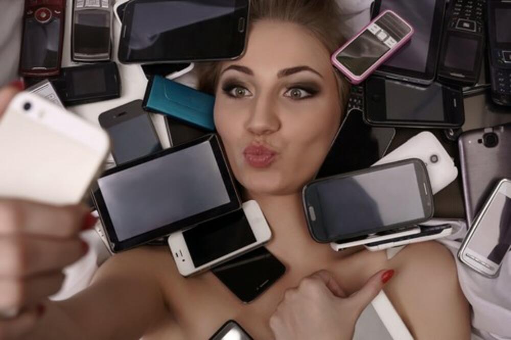 OBJAVLJIVANJE SELFIJA STVARA ZAVISNOST, a vremenom postaje OPASNO!