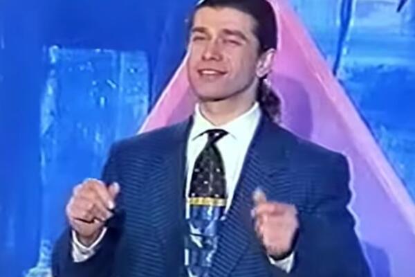 NJEGOV HIT SE PEVA NA SVAKOM VESELJU: Pevač je bio mega popularan DEVEDESETIH, a danas je drugi čovek!