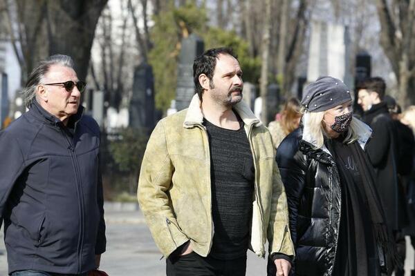 SAHRANJEN JE GLUMAC BORIS KOMNENIĆ: Veliki broj kolega mu je odalo POČAST, porodica SKRHANA!