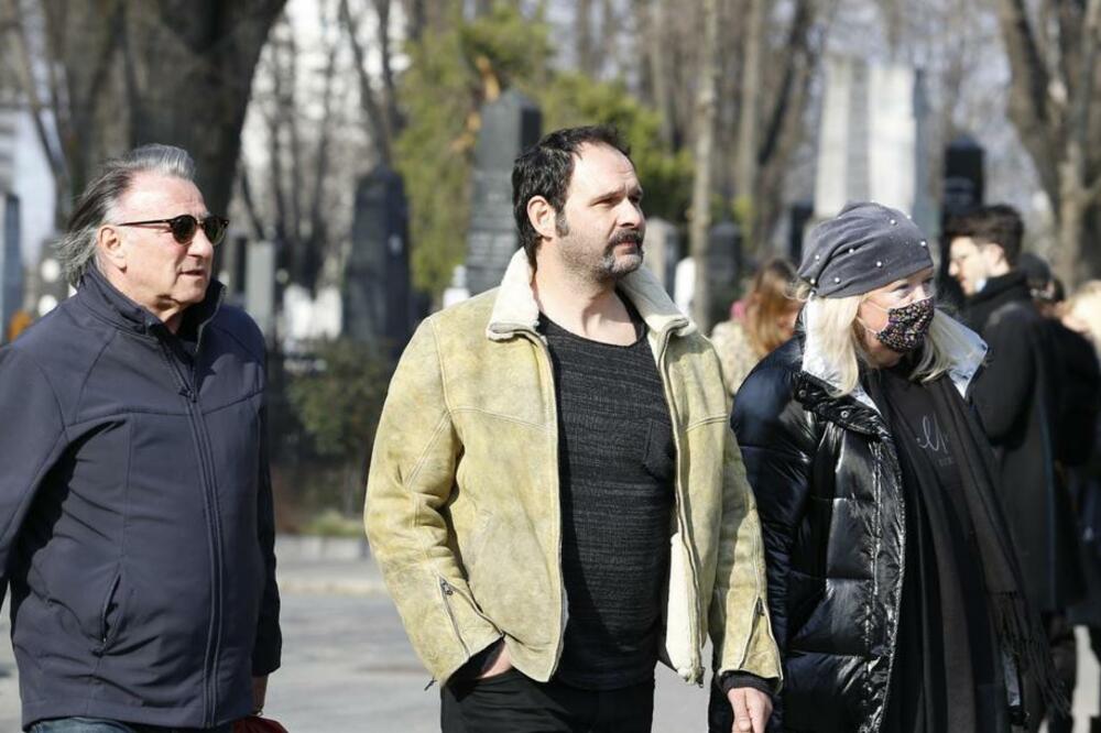 SAHRANJEN JE GLUMAC BORIS KOMNENIĆ: Veliki broj kolega mu je odalo POČAST, porodica SKRHANA!