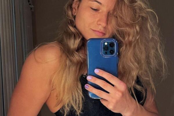 PRELEPA UKRAJINKA HOĆE DA ZARADI NA LAKŠI NAČIN! Direktno iz oktagona pokreće novi biznis