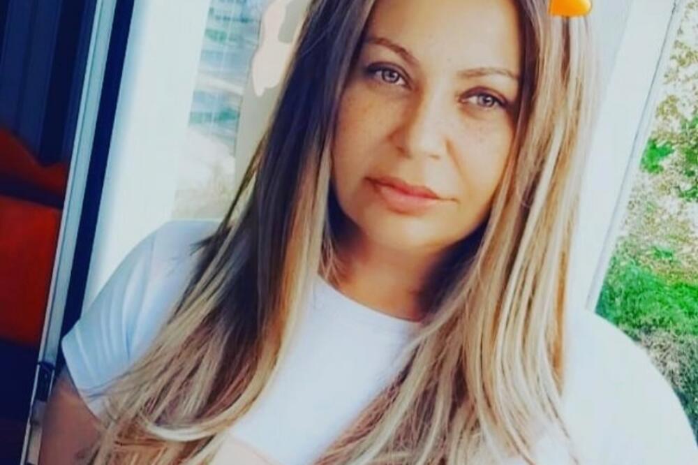 DRUGA OSOBA! STOJA SMRŠALA DO KOSKE, IZVADILA I SILIKONE!? Pevačica podelila tajnu čuvanu godinama! (FOTO)