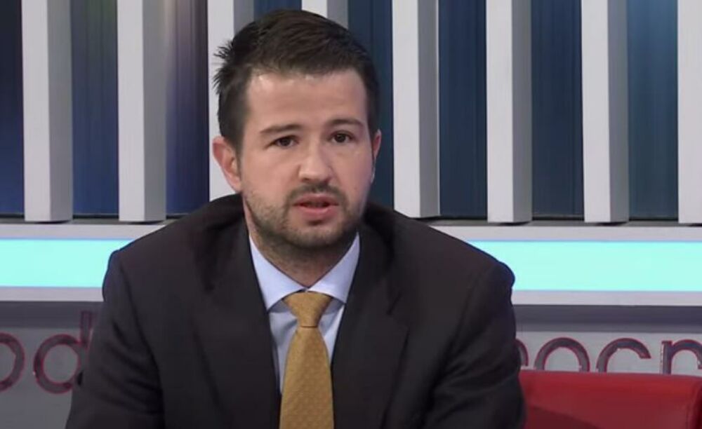 Rođen je 1986. godine u Podgorici, gde je završio osnovnu školu i Gimnaziju sa diplomom Luča. 