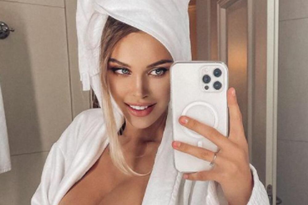 ODBILA JE RONALDOVU PONUDU DA IMAJU ODNOSE: A sad se slikala potpuno gola! Pokušala je rukama da sakrije, ali džaba