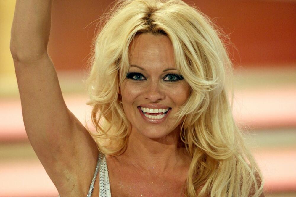 IMA SE, MOŽE SE! PAMELA ANDERSON PRODAJE LUKSUZNU VILU VREDNU DVA MILIONA: Od pogleda ZASTAJE DAH! (FOTO)